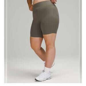 Lululemon Invigorate High Rise Short 8" NWOT SZ 10 Grey Sage